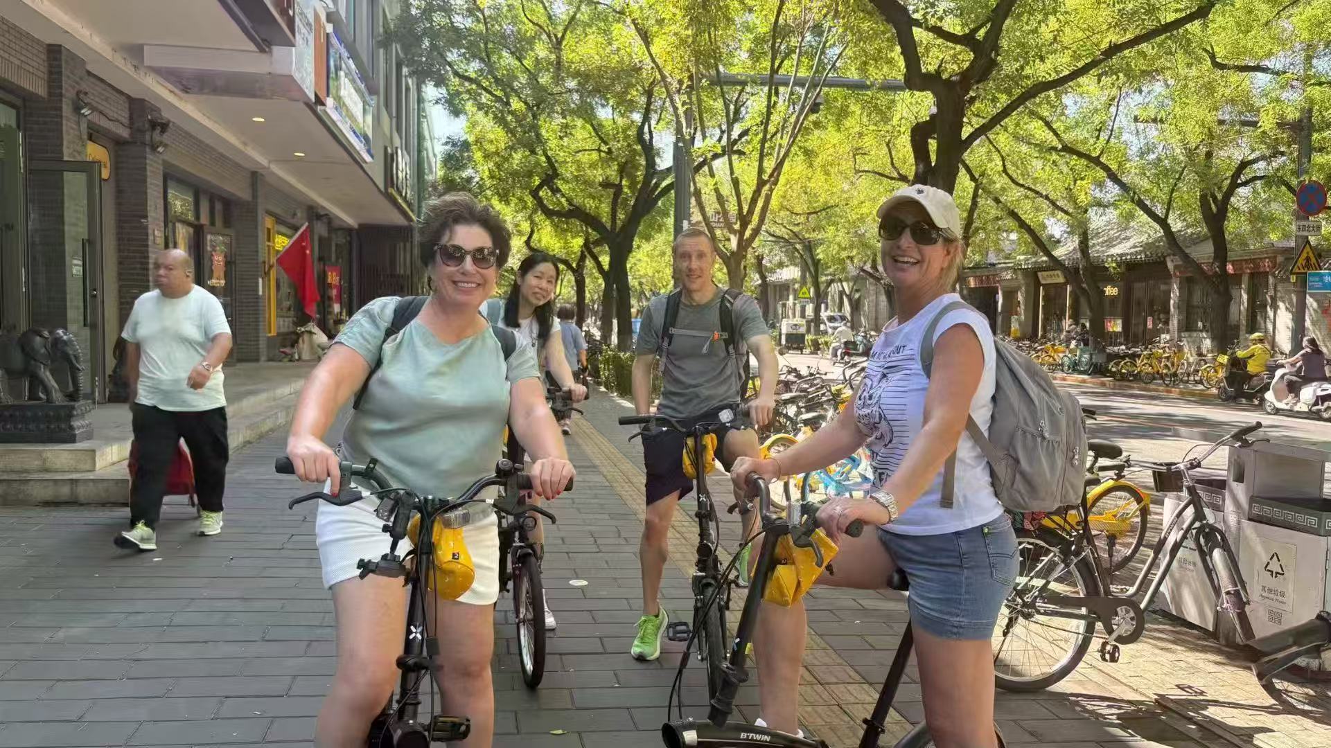 Our Beijing guests exploring Beijing hutongs before heading to Panjiayuan Flea Market, experiencing culture beyond the usual tourist spots.