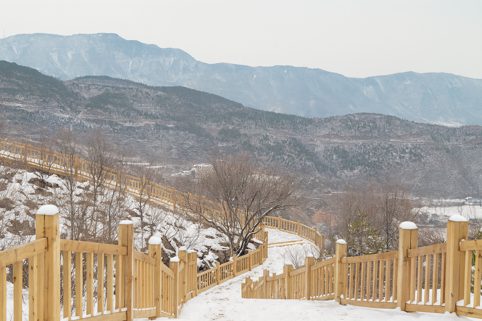 Fengcun Boardwalk: Your Easy Mountain Hike Near Beijing