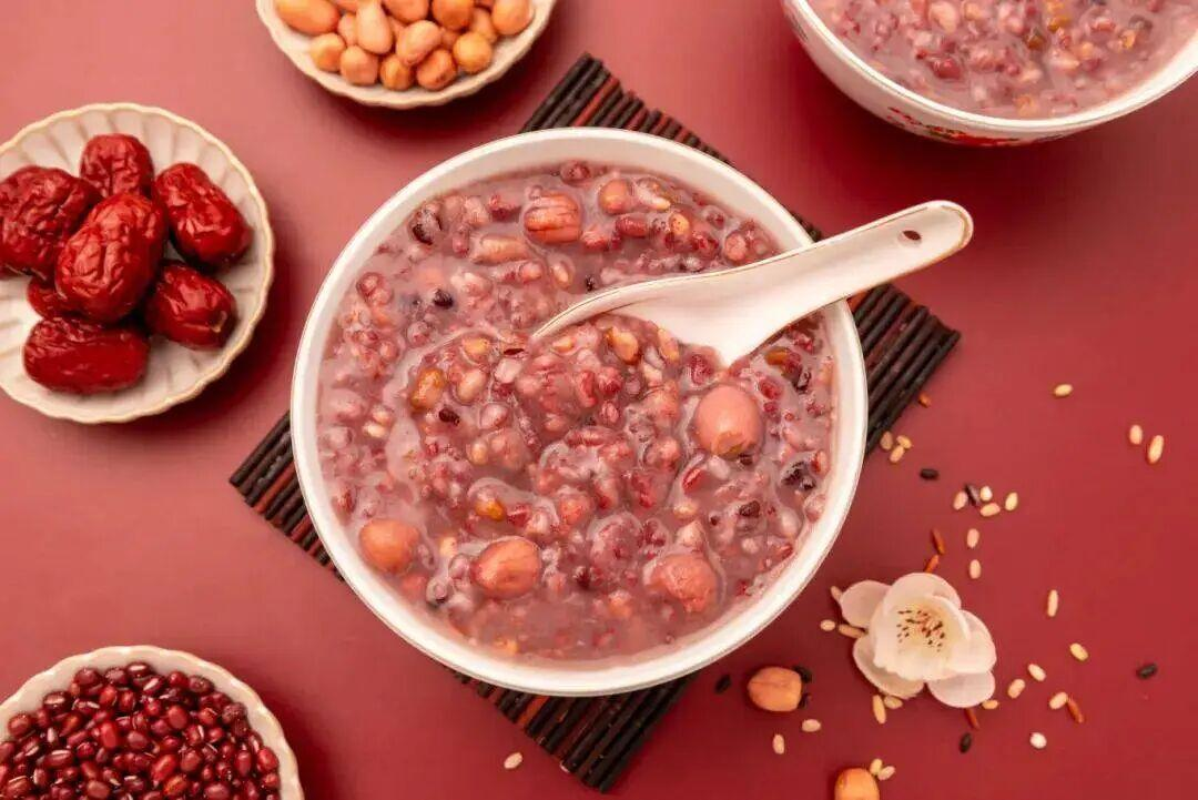an image showing a bowl of Laba porridge and the ingredients